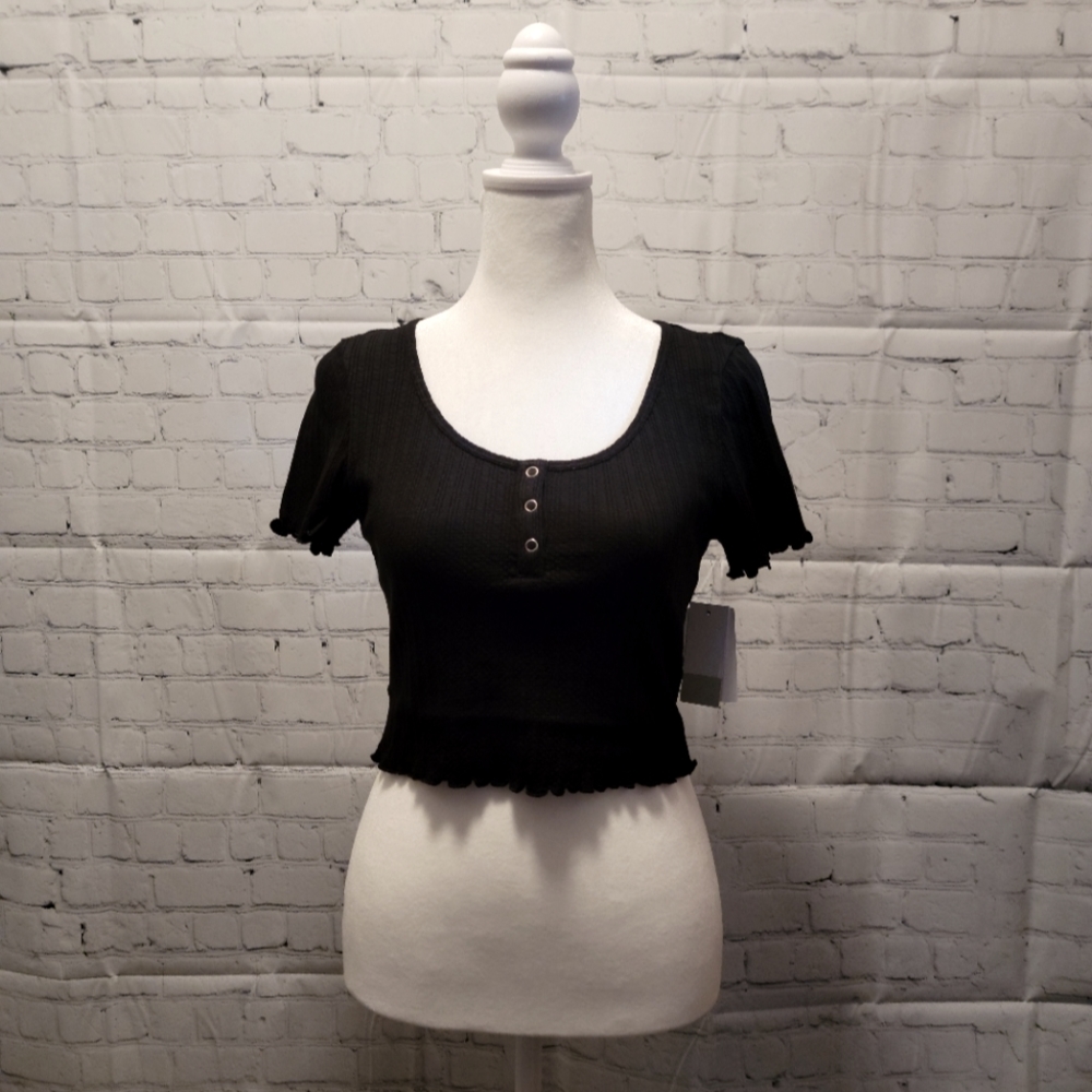 NWT Cute Black Cropped Top